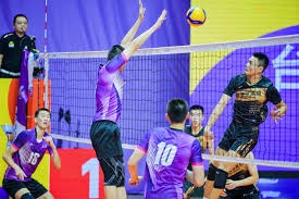 德扑新手村：如何在第一场线下牌局中不露怯（德扑入门指南：首次线下牌局如何不怯场）